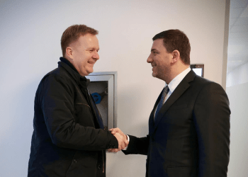Krasniqi kërkon heqjen e masave të BE-së ndaj Kosovës në takimin me Sorensenin