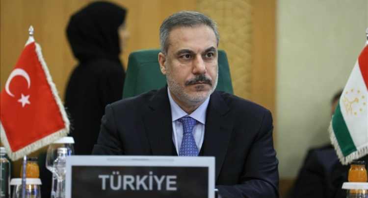 Ministri i Jashtëm turk: Zhvendosja e palestinezëve, “absolutisht e papranueshme”