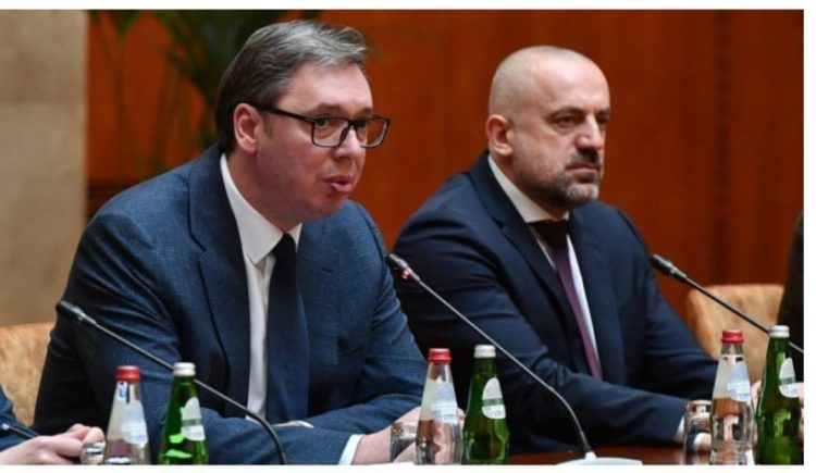 Grupi i Radoiçiqit po merr pjesë në protestën pro Vuçiq