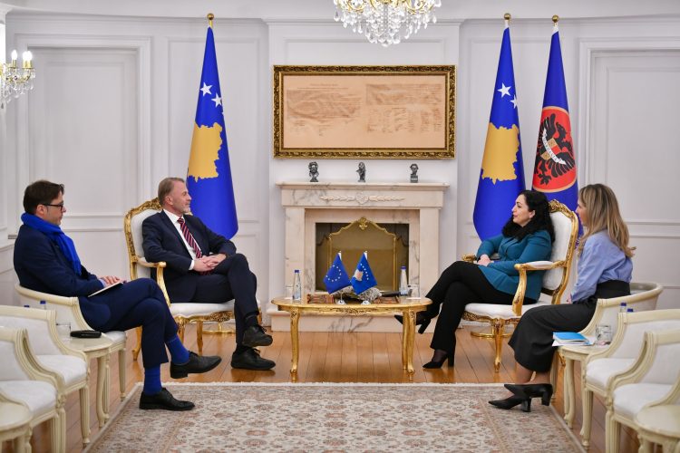 Osmani me Oravin flasin për procesin zgjedhor dhe vizitat e zyrtarëve të BE-së në Kosovë