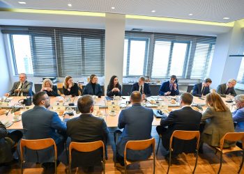 Osmani takon ambasadorët e vendeve të BE-së, theksoi urgjencën e heqjes së masave ndaj Kosovës