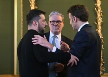 Macron dhe Starmer gati të ‘marrin për dore’ Zelenskyn për të shkuar te Trump