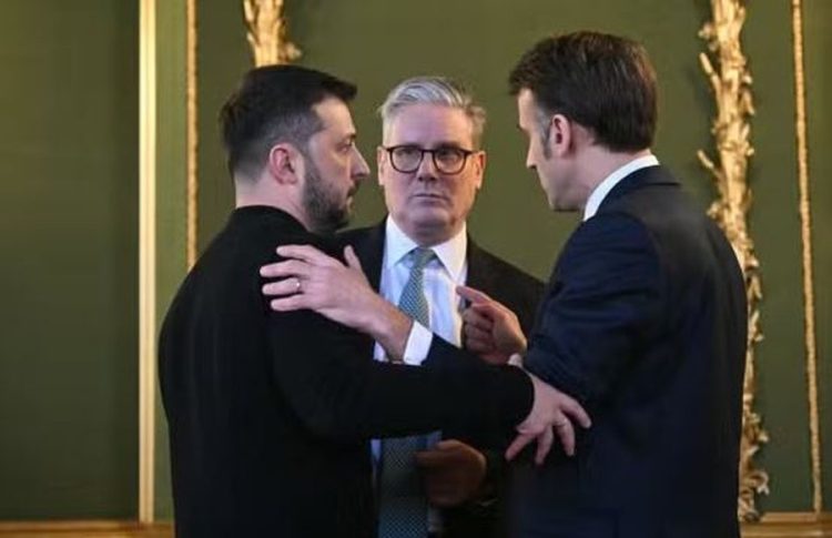 Macron dhe Starmer gati të ‘marrin për dore’ Zelenskyn për të shkuar te Trump