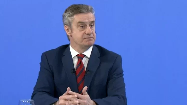 Ambasadori britanik në Kosovë: Milan Radoiçiq me njerëzit e tij duhet të sillen para drejtësisë