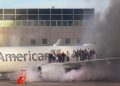 Merr f*lakë avioni i American Airlines në Denver