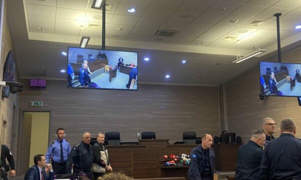 Me kërkesë për afat shtesë për lexim e analizim të aktakuzës, ndërprehet seanca fillestare ndaj Bedri Shabanit dhe Muharem Qerimit