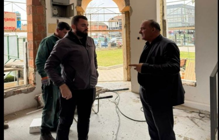 Bulliqi vizitoi punimet që po zhvillohen në Teatrin `Avdush Hasani`