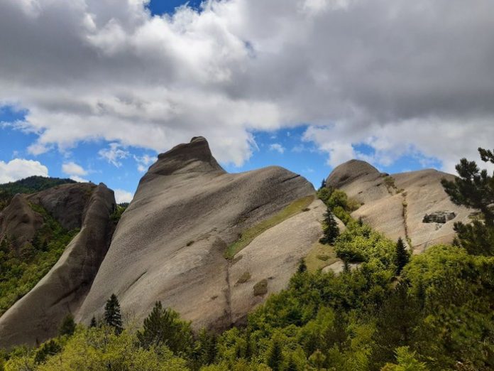 Guri i Cjapit, një perlë e natyrës në zonën e Korçës
