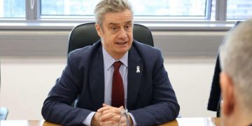 Hargreaves: Kosova duhet të ketë një qeveri stabile sa më shpejt në këto kohë të vështira