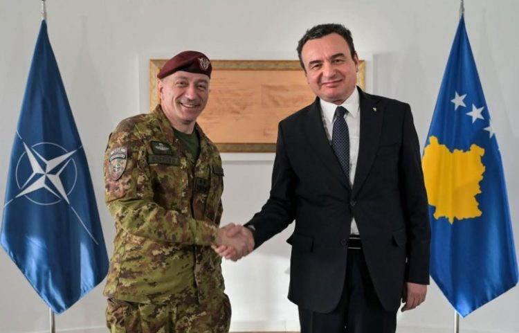 Kurti pret komandantin e KFOR-it, bisedojnë për bashkëpunimin me NATO-n