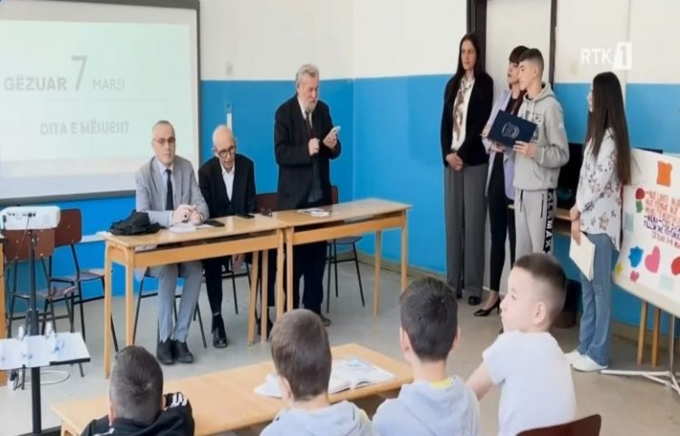 Me aktivitete letrare shënohet Dita e Mësuesit në Medvegjë