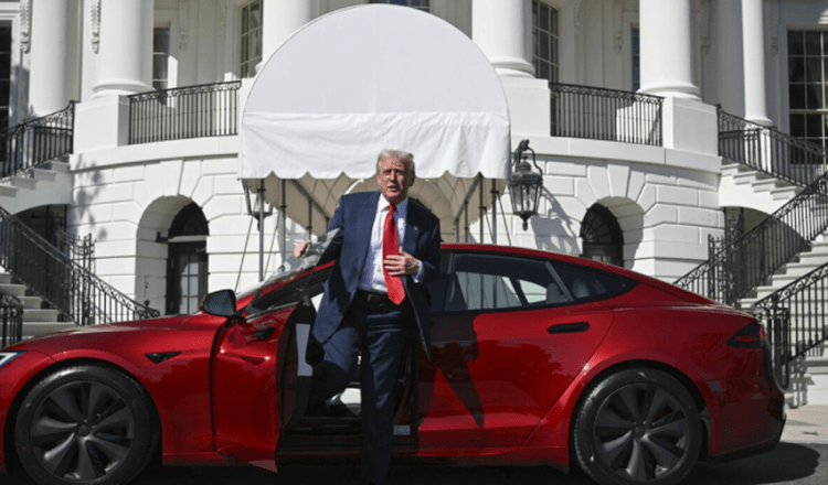 Trump mbështet Elon Musk, ble një Tesla Model S për 80.000 dollarë
