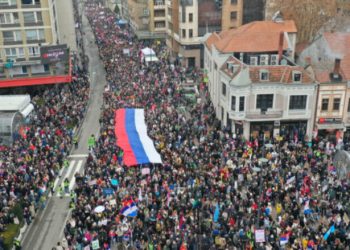 Protestë masive kundër Vuçiqit në Nish