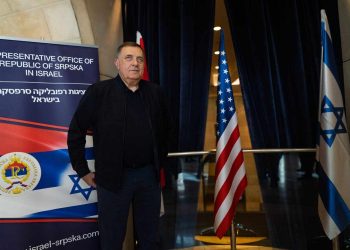 Ministri izraelit: Udhëheqësi nacionalist serb i Bosnjës po merr pjesë në konferencën e antisemitizmit
