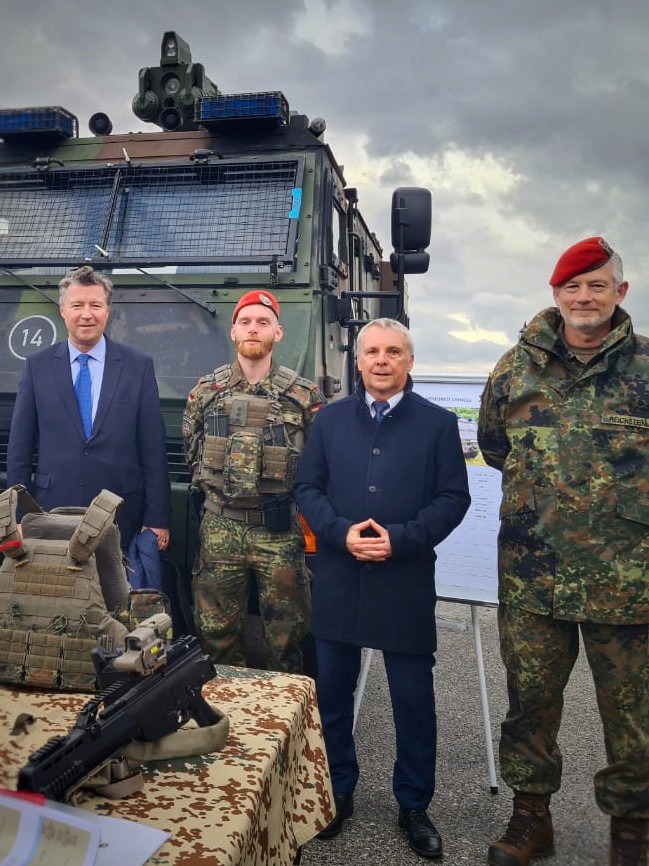 Rohde shoqëron Rutten e delegacionin e tij në Kampin “Film City” në Prishtinë