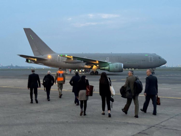 ‘Ditë historike’, Ambasadori Zemaj publikon pamje nga nisja e Rutte për në Kosovë