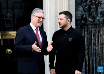 Mbretëria e Bashkuar do t’i japë Ukrainës akses në 1.6 miliardë paund për të blerë raketa të reja