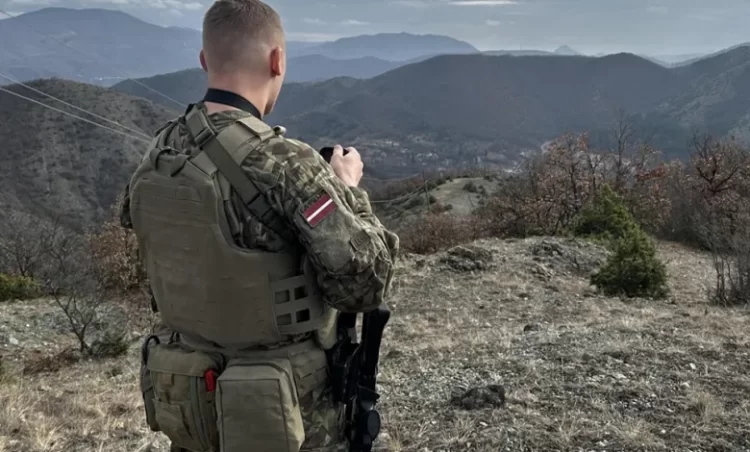 “Për të garantuar sigurinë e përgjithshme”, ushtarët letonezë patrullojnë në veri