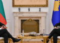Presidentja Osmani takohet me ambasadorin e ri të Bullgarisë në Kosovë, kërkon heqjen e menjëhershme të masave të BE-së
