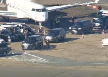 Zelensky nuk kthehet në Kiev pas përplasjes me Trump, zbulohet vendi ku u ul avioni