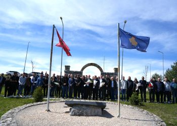Përkujtohen dëshmorët Kadri, Avdi dhe Xhevdet Karaqica në Gllanasellë