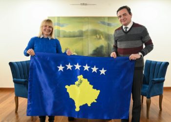 Kurti takoi alpinisten Uta Ibrahimi, e përgëzoi për përfaqësimin e denjë të Kosovës nëpër botë
