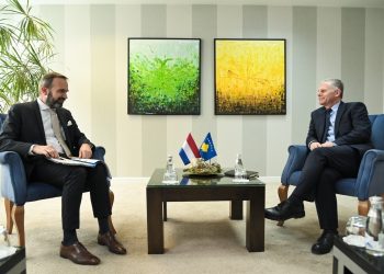Bislimi takon drejtorin e MPJ-së së Holandës, flasin për Kosovën e rajonin