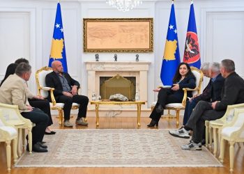Presidentja priti në takim familjarë të vik*timave të Ma*sakrës së Poklekut