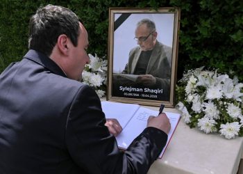 Kurti ngushëllon për Sylejman Shaqirin: Ka lënë kontribut të paçmueshëm