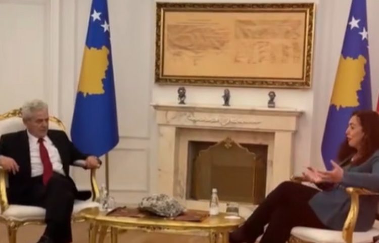 Ali Ahmeti pritet nga presidentja Vjosa Osmani në Prishtinë