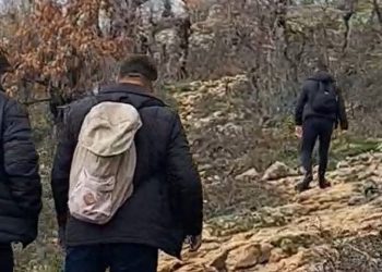 “Babë, kam mbet në mal dhe jam sëmurë”, fjalët e të riut që u gjet i vd*ekur në Malet e Pashtrikut