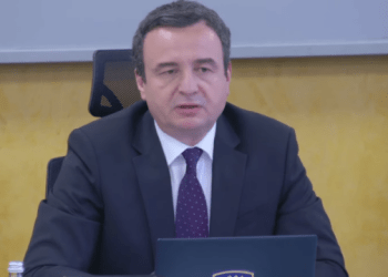 Kurti: Qeveritë e kaluara qëndruan në detyrë pavarësisht krizave, por neve na kërkohet të largohemi menjëherë