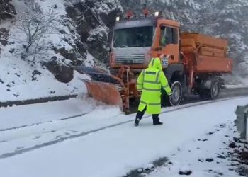 Borë edhe në Shqipëri, policia me apel për ngasësit