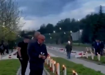 Ndizen flakadanët në Krushë të Madhe për nder të Ditës Kombëtare të të Zhdukurve me Dh*unë