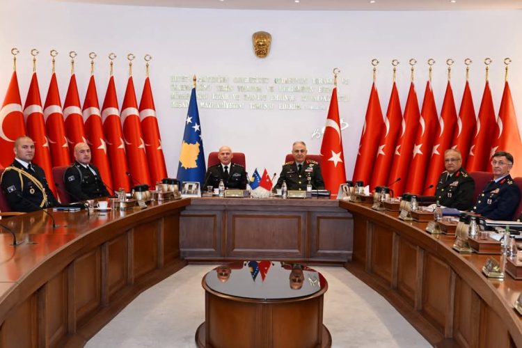 Komandanti i FSK-së në vizitë zyrtare në Turqi, diskuton për themelimin e bashkëpunimit ushtarak mes dy vendeve