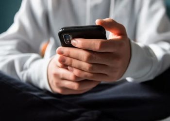 Gati gjysma e adoleshentëve amerikanë mendojnë se mediat sociale ndikojnë keq te shëndeti mendor