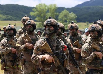 Trupat shqiptare e bullgare të KFOR-it trajnohen si të përdorin fluturaket