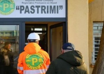 Punëtori i “Pastrimit” ankohet se ende nuk e ka marrë rrogën e marsit