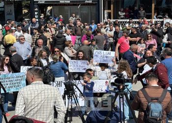 Protestë masive në Ulqin, `kundër shitjes dhe privatizimit të bregdetit`