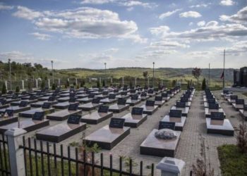 Osmani kujton masakrën e Rezallës: Nuk ndalemi së kërkuari drejtësi