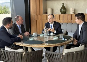 Taravari takoi presidentin e Shqipërisë