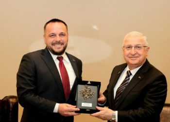 Maqedonci dhe homologu i tij turk bisedojnë për zgjerimin e bashkëpunimit në fushën e mbrojtjes