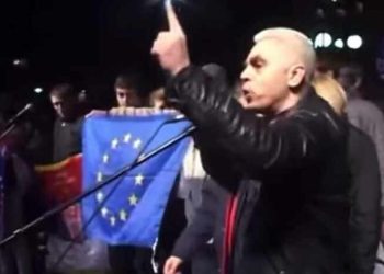 Njeriu që dogji flamurin e BE-së – Boris Bratina pritet të jetë Ministër i Informacionit dhe Telekomunikacionit në Qeverinë e Serbisë