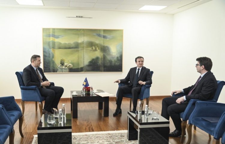 Kurti riemëron Agron Llugaliun, drejtor të Doganës së Kosovës