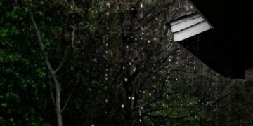 Befasojnë shkencëtarët, pikat e shiut mund të jenë burim i ri i energjisë së pastër