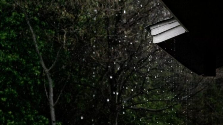 Befasojnë shkencëtarët, pikat e shiut mund të jenë burim i ri i energjisë së pastër