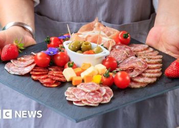 Britania “mbyll dyert” për mishin dhe djathin e BE-së