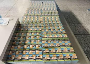 200 pako cigare iu gjetën dy shtetaseve të Shqipërisë në Aeroportin e Prishtinës