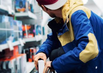 Dëshira e pakontrolluar për të vjedhur – Çfarë fshihet pas kleptomanisë?