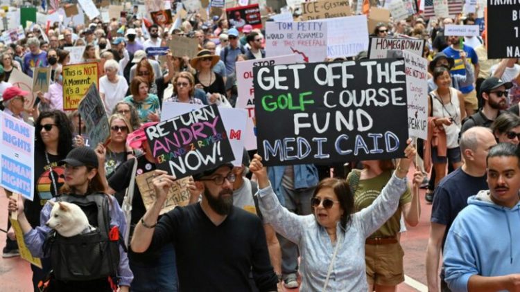 Protesta masive të amerikanëve kundër Trump